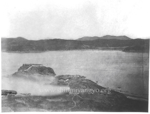 KWG27 "Elbow Fort, the first to open fire on the surveying expedition of the US squadron" (Yongdu fort)